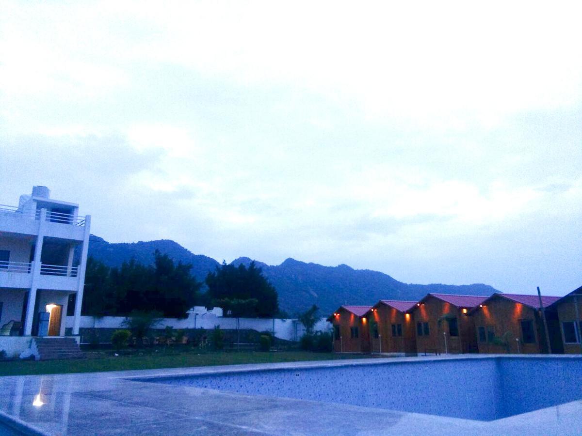 The Rustic Pines Hotel Udaipur Exterior photo