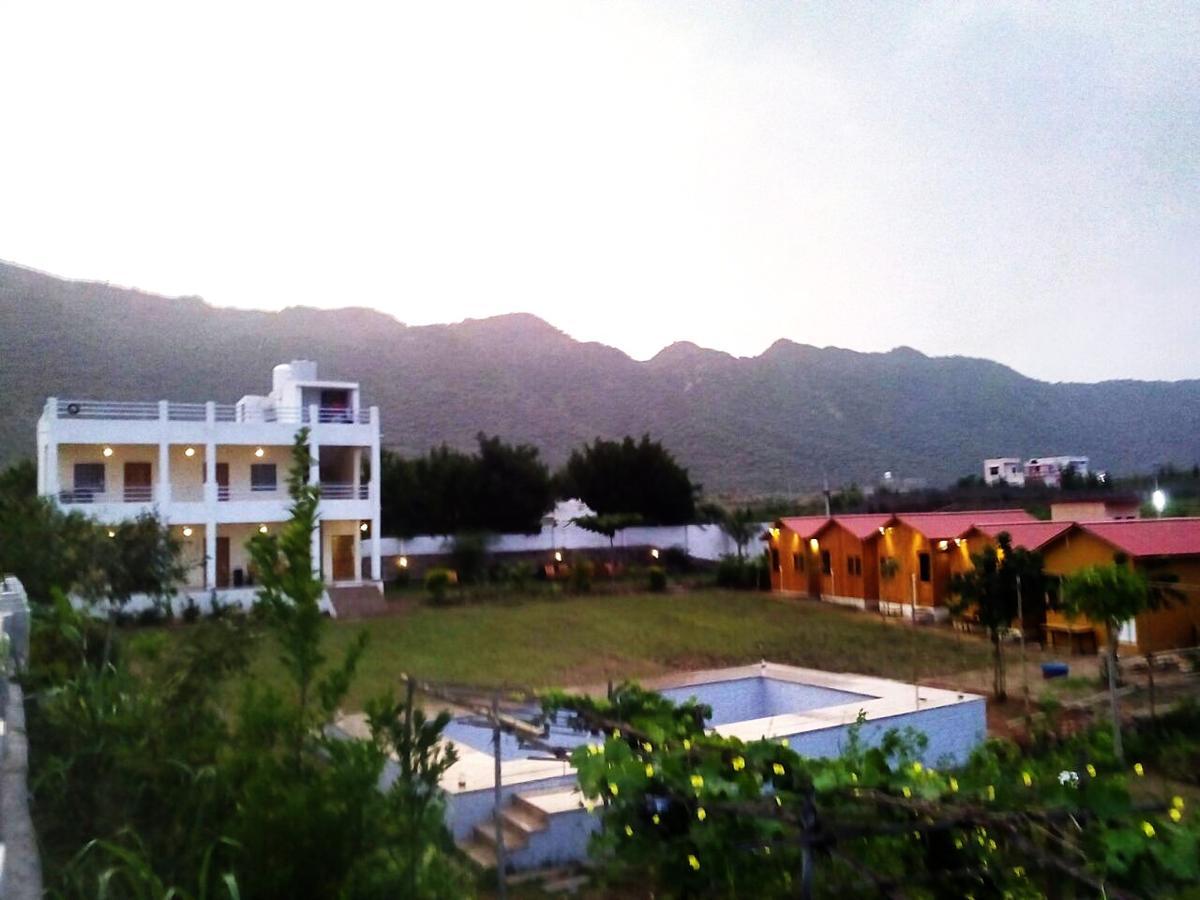 The Rustic Pines Hotel Udaipur Exterior photo